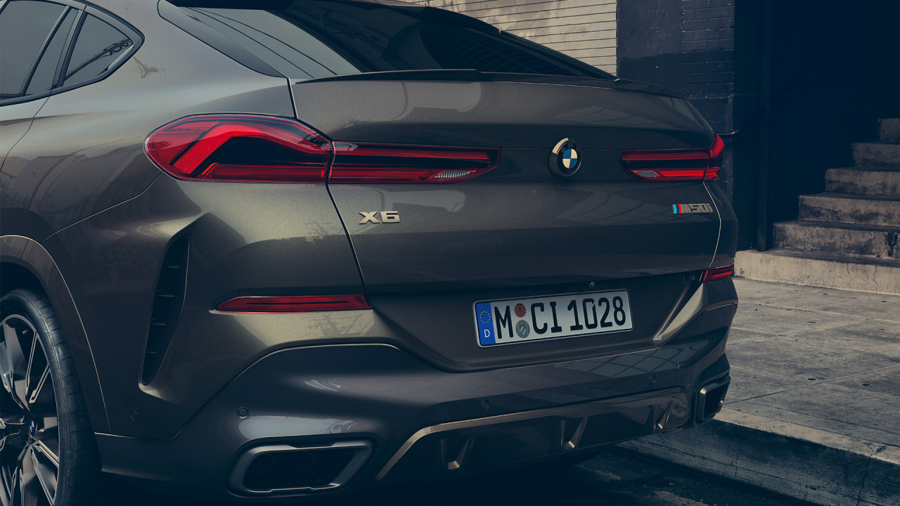 The redesigned rear end of the BMW X6